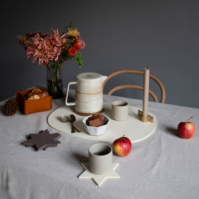 Ovales Tischset aus Wollfilz von Hey-Sign in Wollweiß | Ph Credit Hey-Sign by BWF Group | SHawlisch