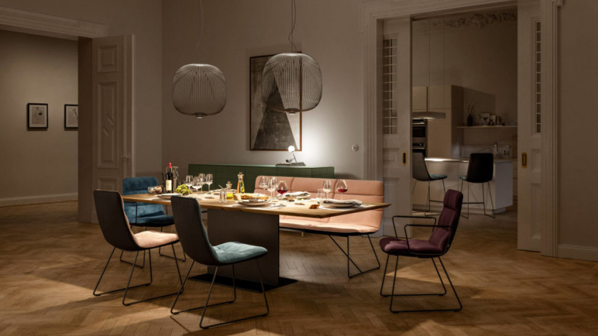 Esstisch T-Table von Asco Möbel mit Stühlen und Polsterbank Arva Light von KFF