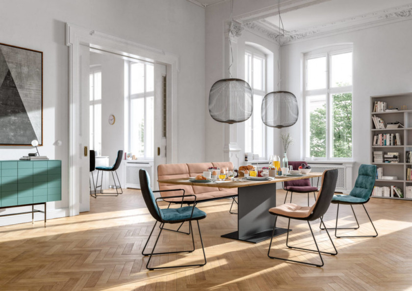 Esstisch T-Table von Asco Möbel mit Stühlen und Polsterbank Arva Light von KFF