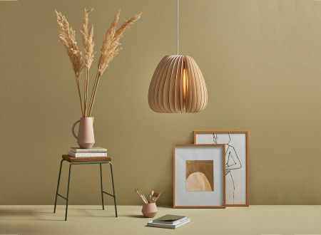 Pendelleuchte Volum von Schneid Studio aus Holzlamellen