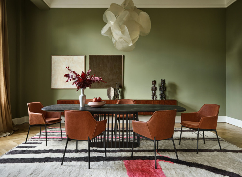 Einrichtungstrends 2026: Polsterstuhl Grace von Freifrau und Esstisch Basket von Janua