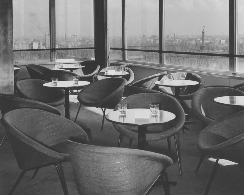 Sessel 369 von Walter Knoll in einer historischen schwarz-weiss Aufnahme
