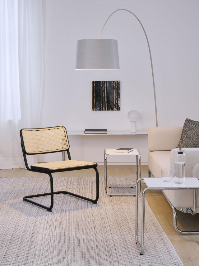 Freischwinger S32 und Satztisch3 B9 von Thonet