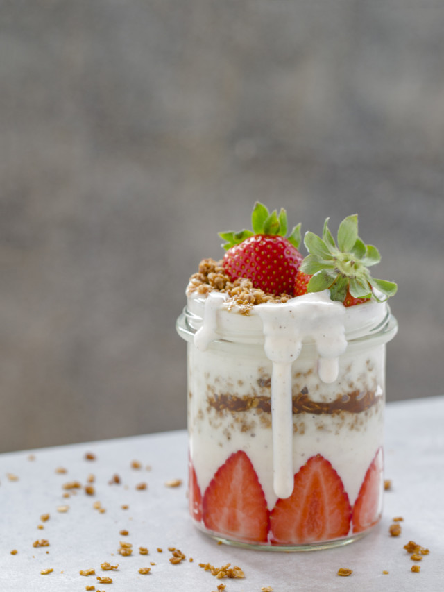 Rezept Erdbeeren mit suessen Haferflocken aus dem vegetarischen Kochbuch Pappsatt von Lena Grabbe