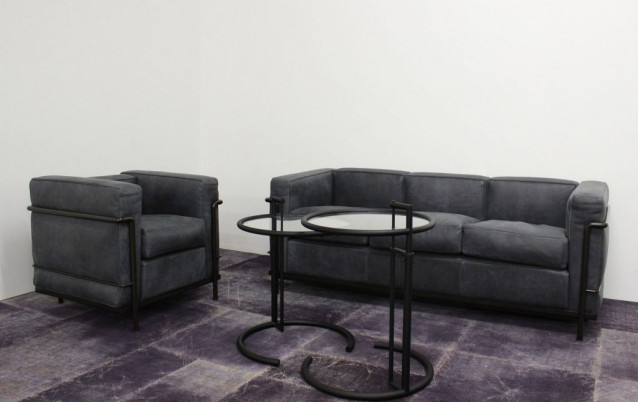 Sofa und Sessel LC2 von Cassina in grauem Leder