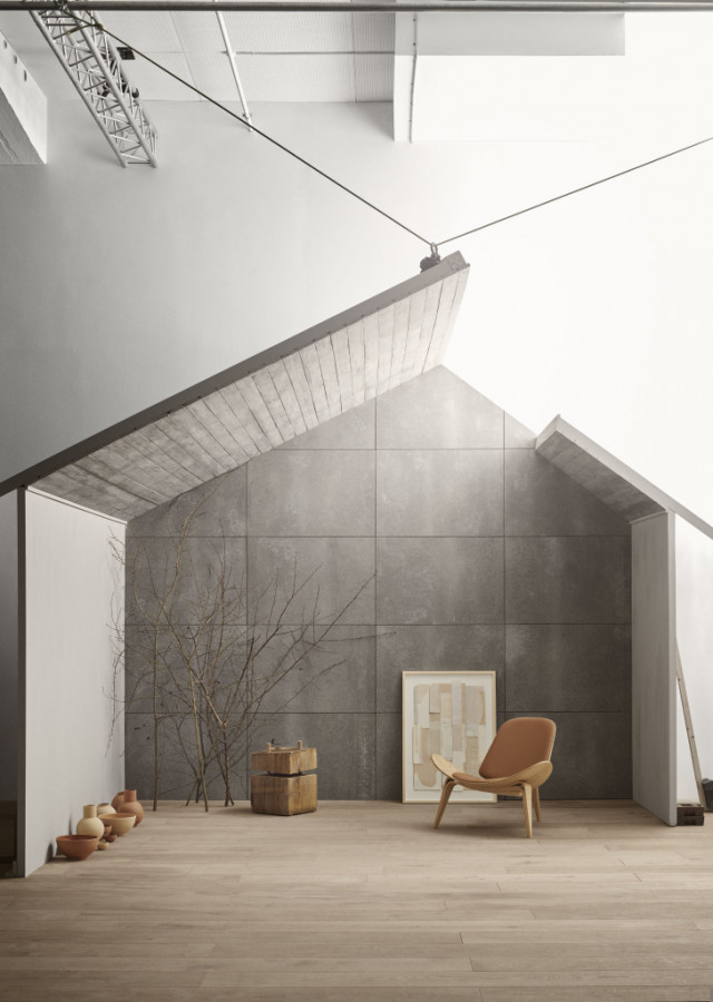 Shell Chair CH07 von Carl Hansen & Son in einem lichtdurchfluteten Raum