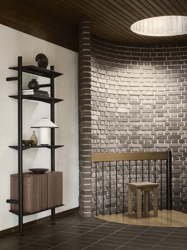 Regalsystem Pira G2 mit schwarzen Metallstreben und geschlossenem Container aus dunklem Holz