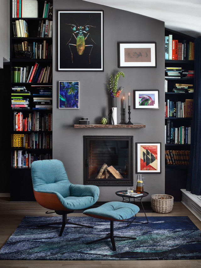 Einrichtungstrends 2026: skulpturale Polstermöbel, Trendfarbe Blau, gemütliches Ambiente / Sessel Ley Lounge von Freifrau