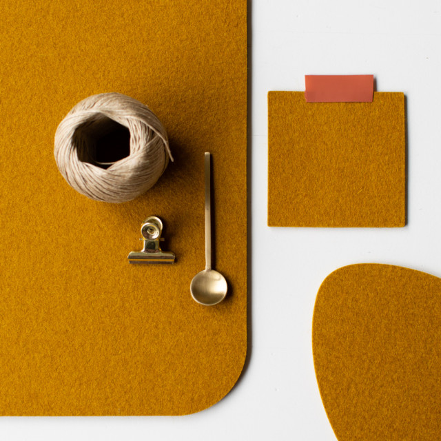 Tischsets und Untersetzer aus Filz von Hey-Sign in der Farbe Mustard