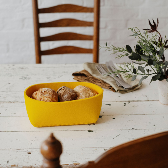 Brotschale aus Wollfilz von Hey-Sign in der Farbe Curry