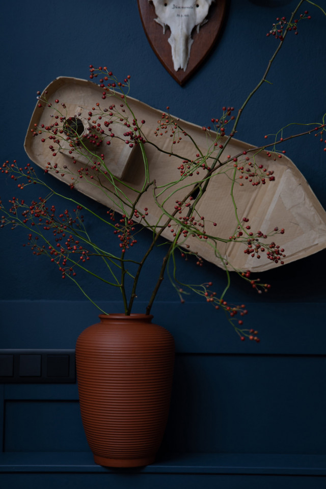 Wandfarbe NO 65 Skater - ein tiefes Petrolblau von Caparol Icons - Farbikone 2026