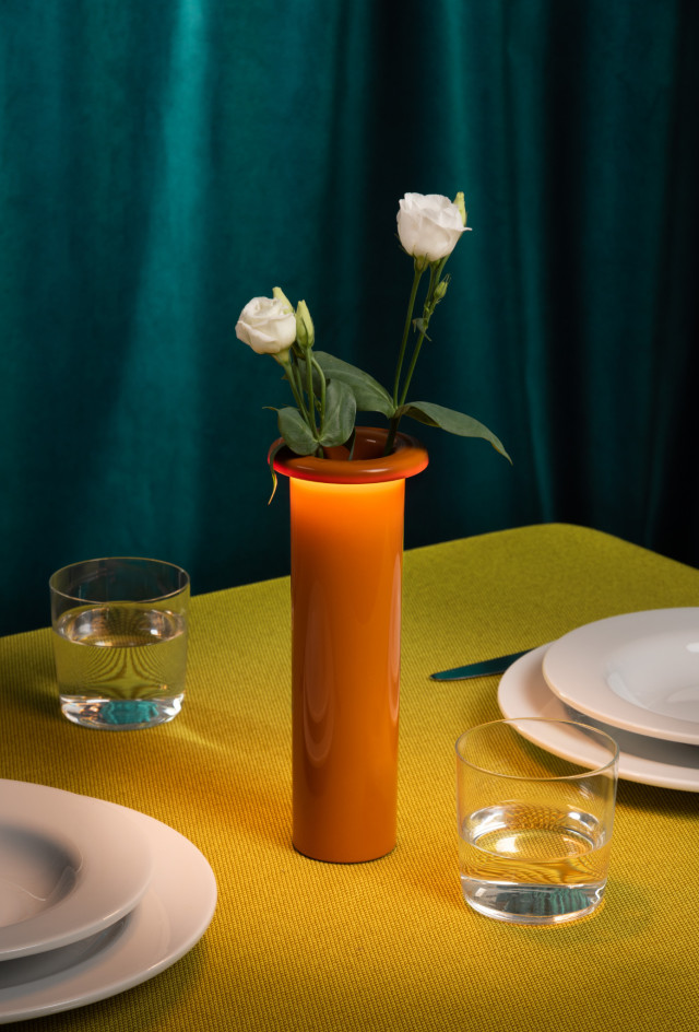 Vase und Tischleuchte in einem: Magis Bouquet in orange