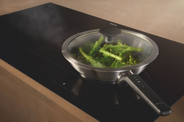 Küchentrend 2026: Miele M Sense intelligente Pfanne mit Überkochschutz