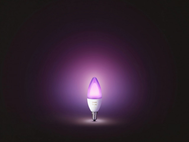 Smart Home Kerzenlampe Philips Hue von Signify mit E14 Gewinde