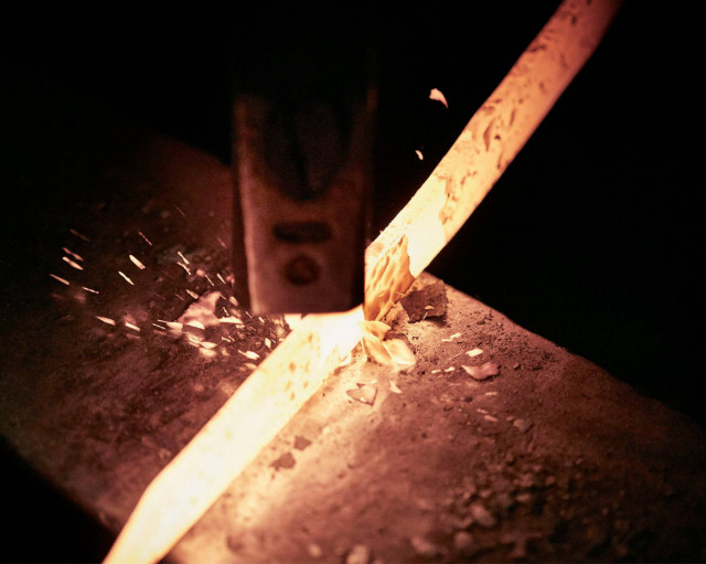 Herstellung eines Damaszener Messers bei Nesmuk in Solingen
