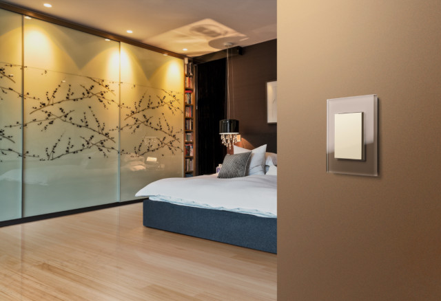 Gira Esprit Schalter mit Glasrahmen