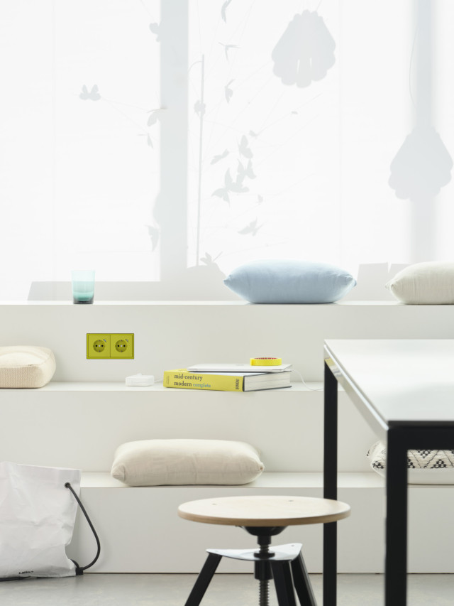 JUNG HOME smarte Steckdosenmit Steuerung über App