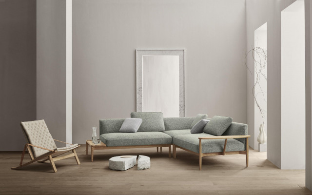 Sofa Embrace und Sessel Plico von Carl Hansen & Son