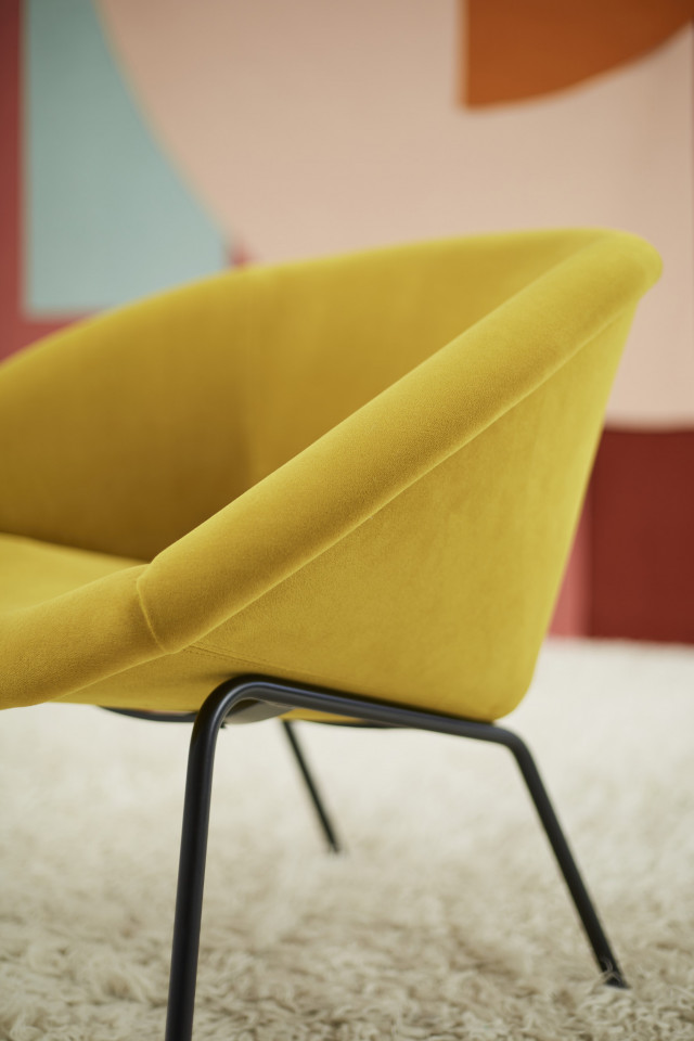 Sessel 369 von Walter Knoll mit gelbem Bezug