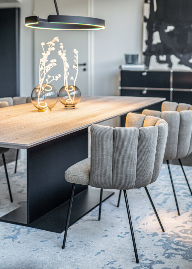 Esstisch T-TABLE von ASCO mit Polsterstühlen Gaia von KFF