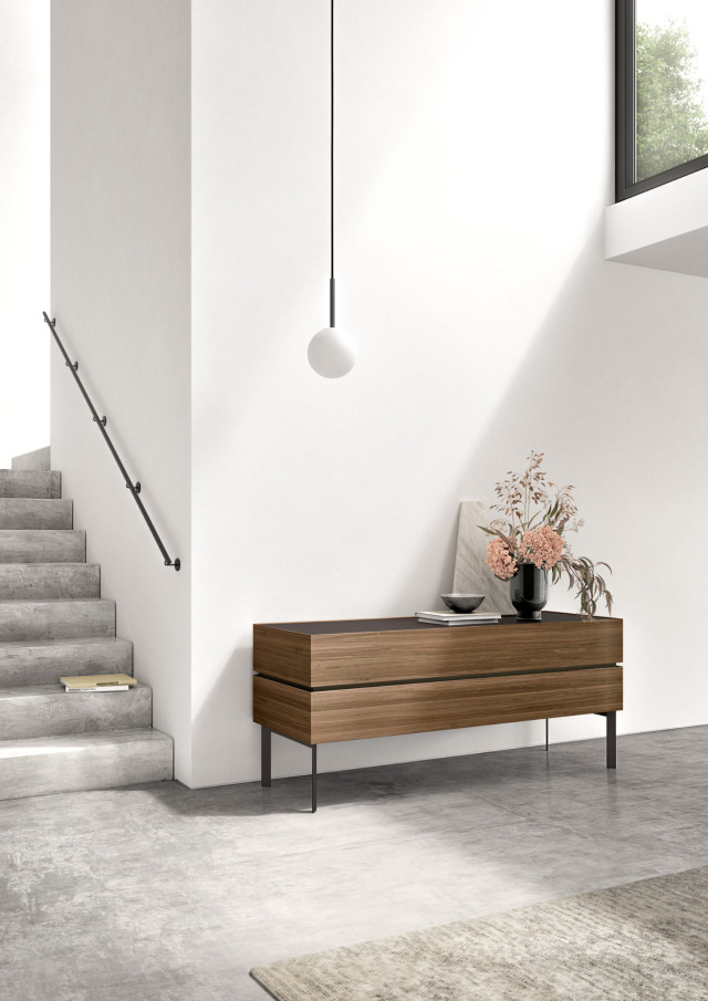 Interlübke Sideboard Cube Bold mit Korpus aus Nussbaum und Metallgestell