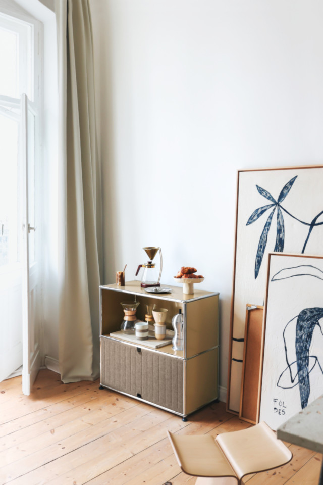USM Haller Kommode mit offenem Fach und Soft Panel