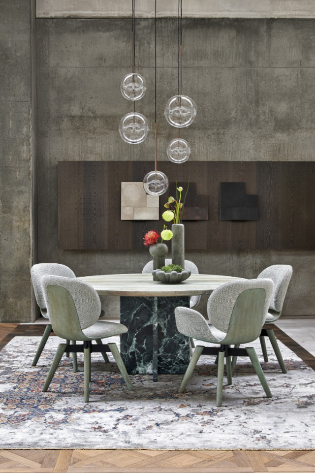 Esstisch T-Rox von Janua Möbel mit Tischplatte aus Holz und Gestell aus Stein